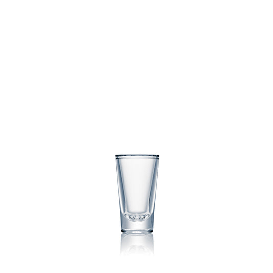 Leeres Glas auf weißem Hintergrund.