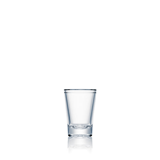 Leeres Glas auf weißem Hintergrund.