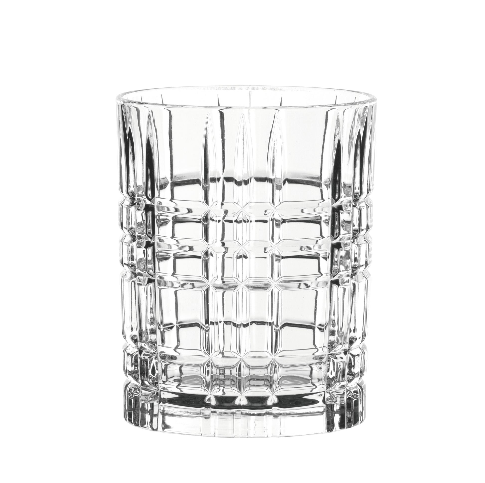 Leeres strukturiertes Trinkglas transparent