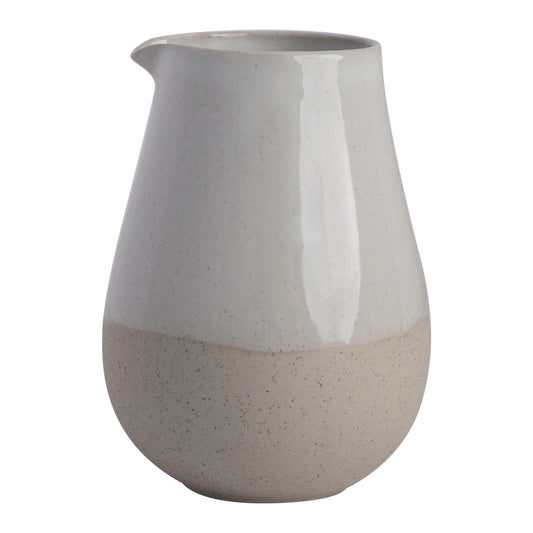 Keramik-Krug mit schlichtem Design.