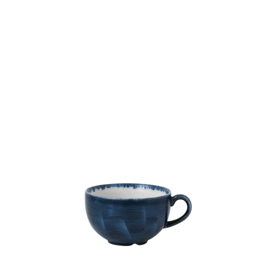 Blaue Kaffeetasse auf weißem Hintergrund