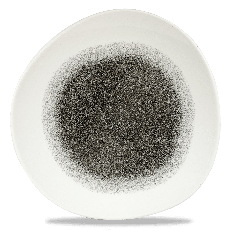 Schwarzer Kaffee auf weißem Teller