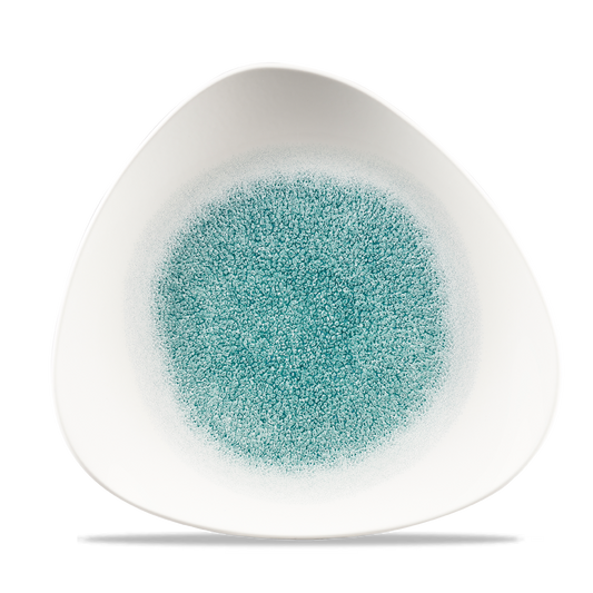Dreieckiger Teller mit blauem Muster.