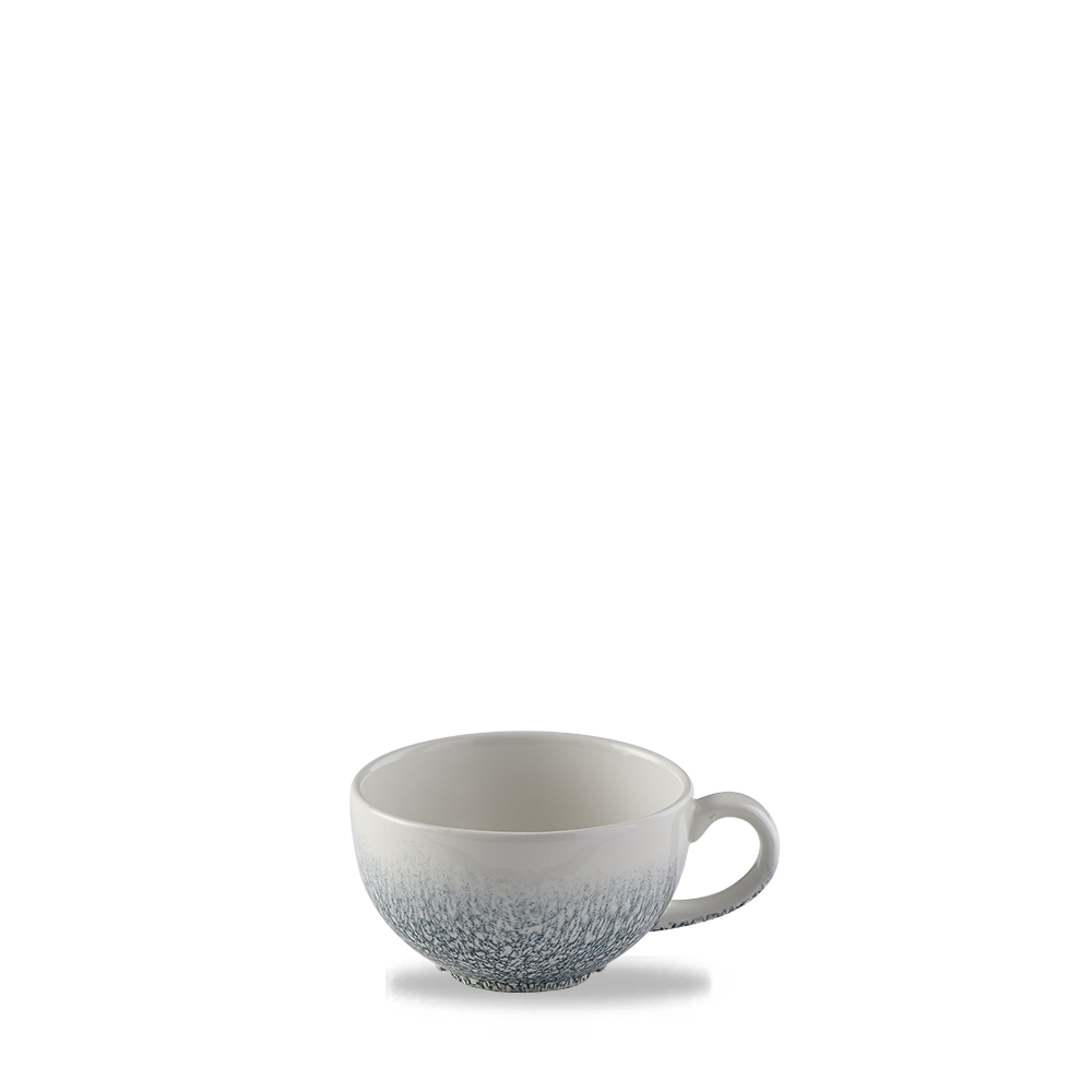 Weiße Tasse mit blauem Muster.