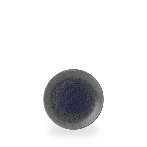 Schwarze Tasse auf weißem Hintergrund