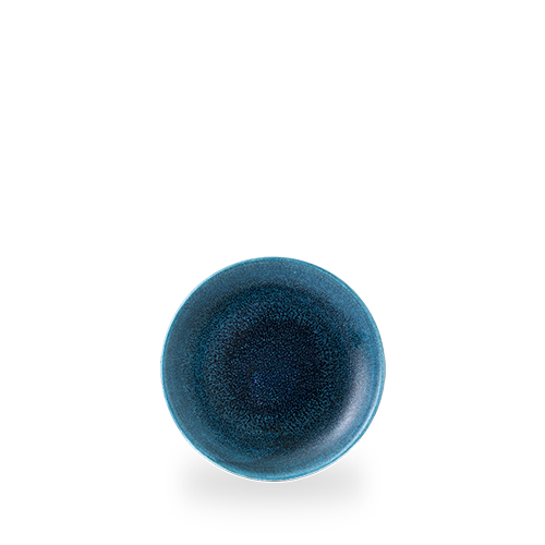 Blaue Teller auf weißem Hintergrund