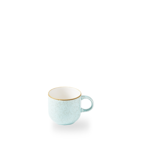 Leere Tasse auf weißem Hintergrund