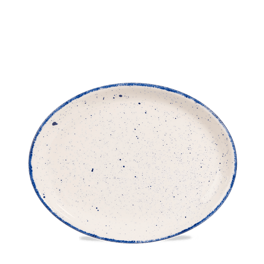 Leere Speiseteller mit blauer Kante