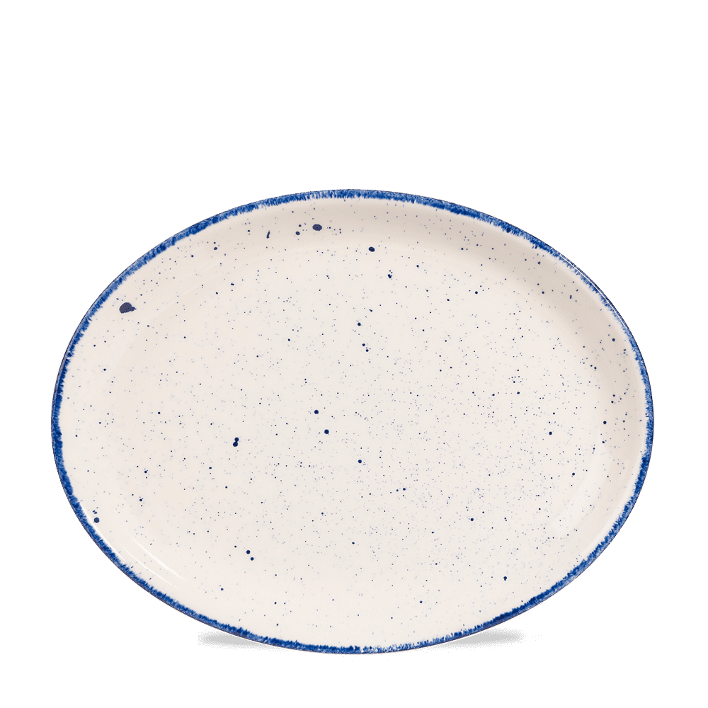Leere Speiseteller mit blauer Kante