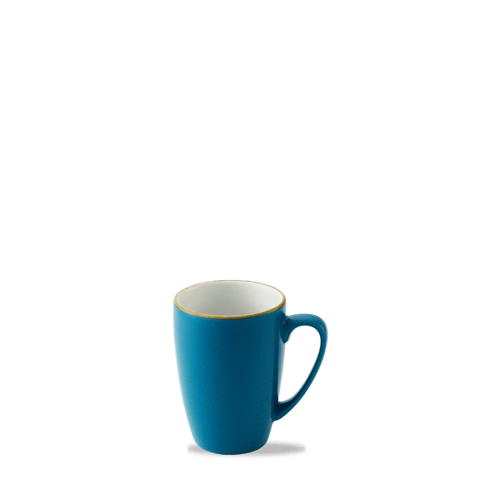 Blaue Kaffeetasse auf weißem Hintergrund