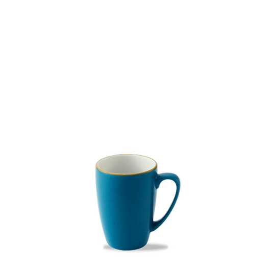 Blaue Kaffeetasse auf weißem Hintergrund