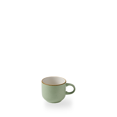 Grüne Kaffeetasse auf weißem Hintergrund
