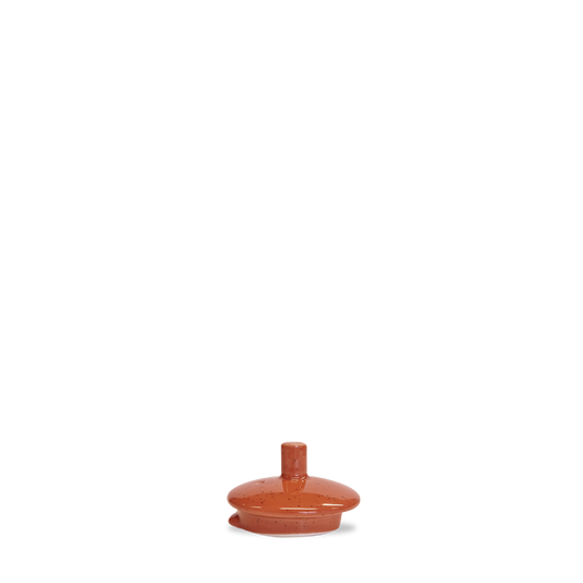 Rote Keramik-Butterdose mit Deckel.
