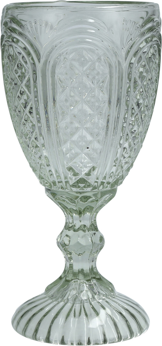 Kristallglas mit dekorativem Muster.