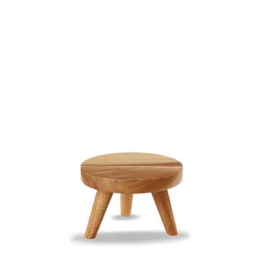 Kleiner runder Holztisch mit Beinen.