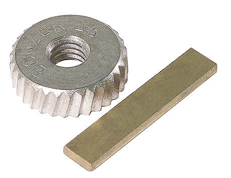 Metallmutter und rechteckiger Stab.