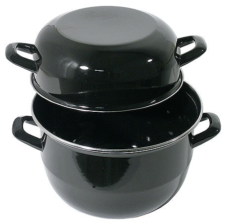 Schwarzer Kochtopf mit Deckel.