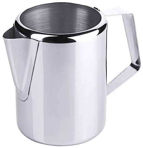 Silberner Milchkännchen aus Edelstahl.