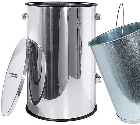 Edelstahlbehälter und Metalleimer.