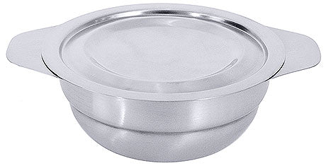 Edelstahl-Schüssel mit Deckel.