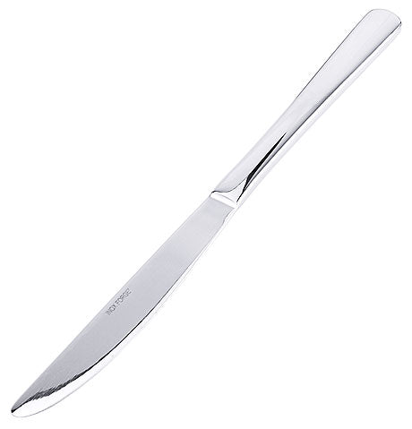 Silbernes Buttermesser auf weißem Hintergrund.