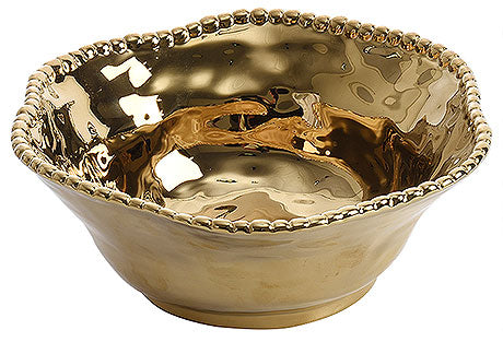 Goldene, verzierte Schale aus Metall.