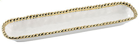 Langes Tablett mit goldener Verzierung.