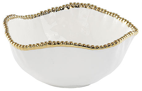 Weiße Schale mit goldener Verzierung.