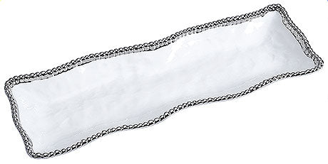 Langes Tablett mit dekorativem Rand.