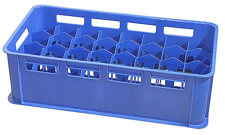 Blauer Gläserkorb mit Fächern.