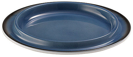 Blauer Teller mit Rand.