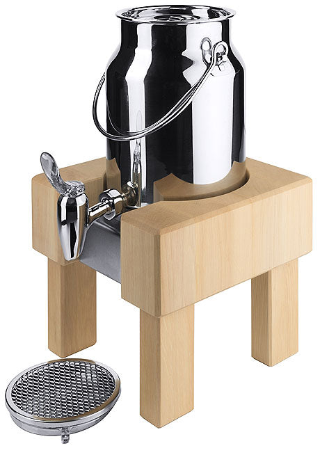 Milchkanne auf Holzgestell.
