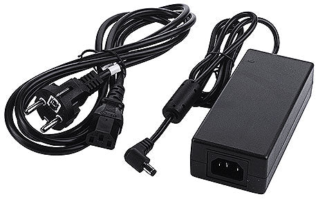 Netzteil mit Kabeln für Geräte.