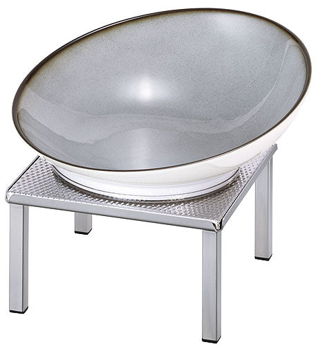 Schale auf Metallständer für Buffet.