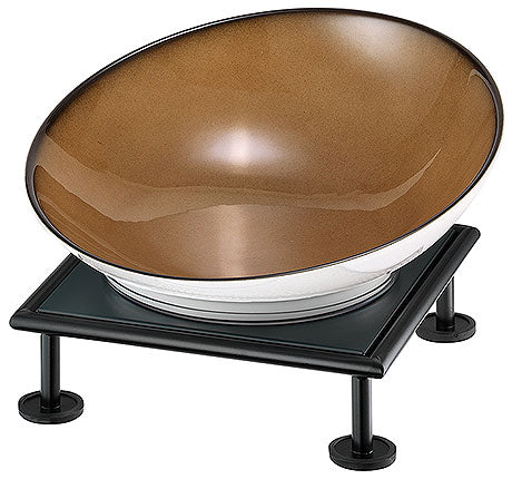 Schüssel auf erhöhtem Gestell.