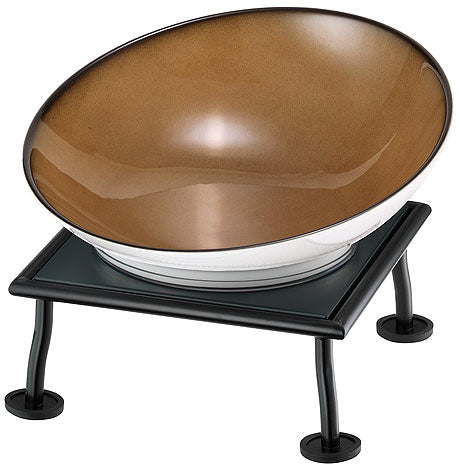 Schüssel auf schwarzem Ständer.