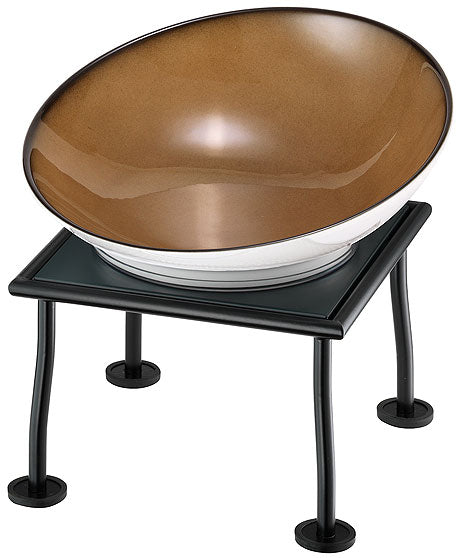 Schüssel auf erhöhtem Gestell.