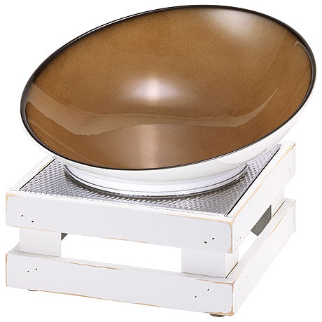 Schale auf weißem Holzständer.