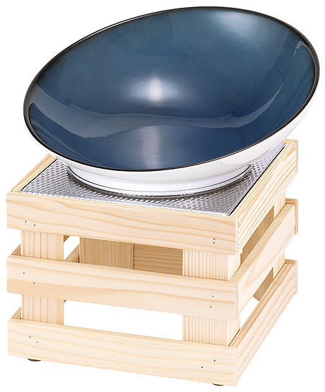 Schüssel auf Holzgestell Präsentation.