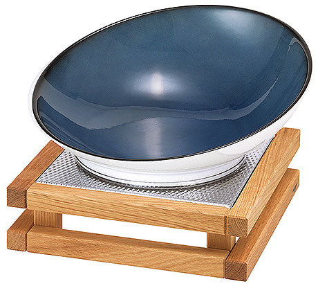 Schale auf Holzständer für Buffet.
