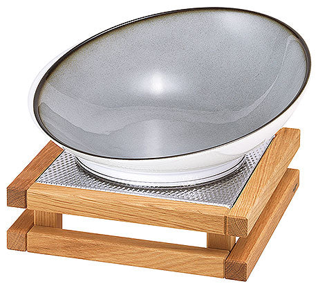Schale auf Holzständer für Buffet.