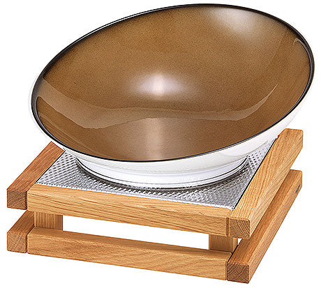 Schale auf Holzständer für Buffet.