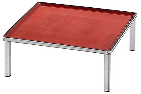 Roter Tablettständer mit Metallbeinen.