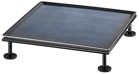 Schwarzes Tablett auf Gestell.