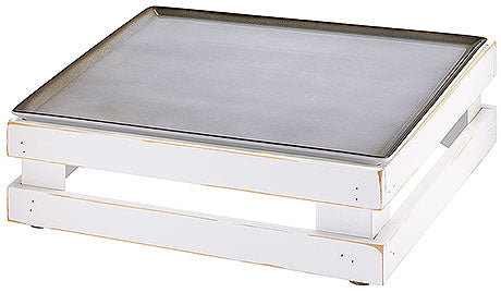 Weißes Tablett auf Holzgestell.