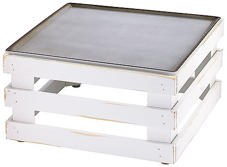 Weiße Holzpalette mit Tablett.