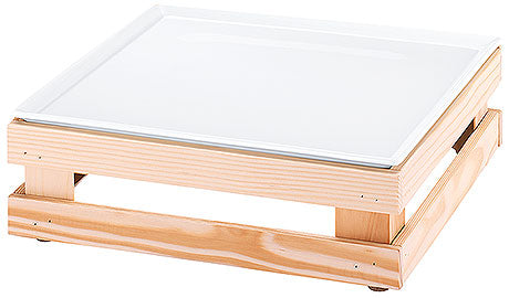 Holztablett mit weißem Einsatz.