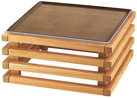 Holztablett mit Metallplatte, gestapelt.