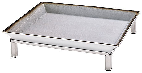 Rechteckige Servierplatte auf Gestell.