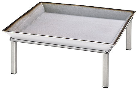 Rechteckige Servierplatte auf Gestell.